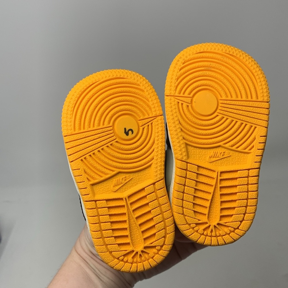 NWOT Nike Air Jordan 1 Retro Baby Sneakers - Picture 7 of 9